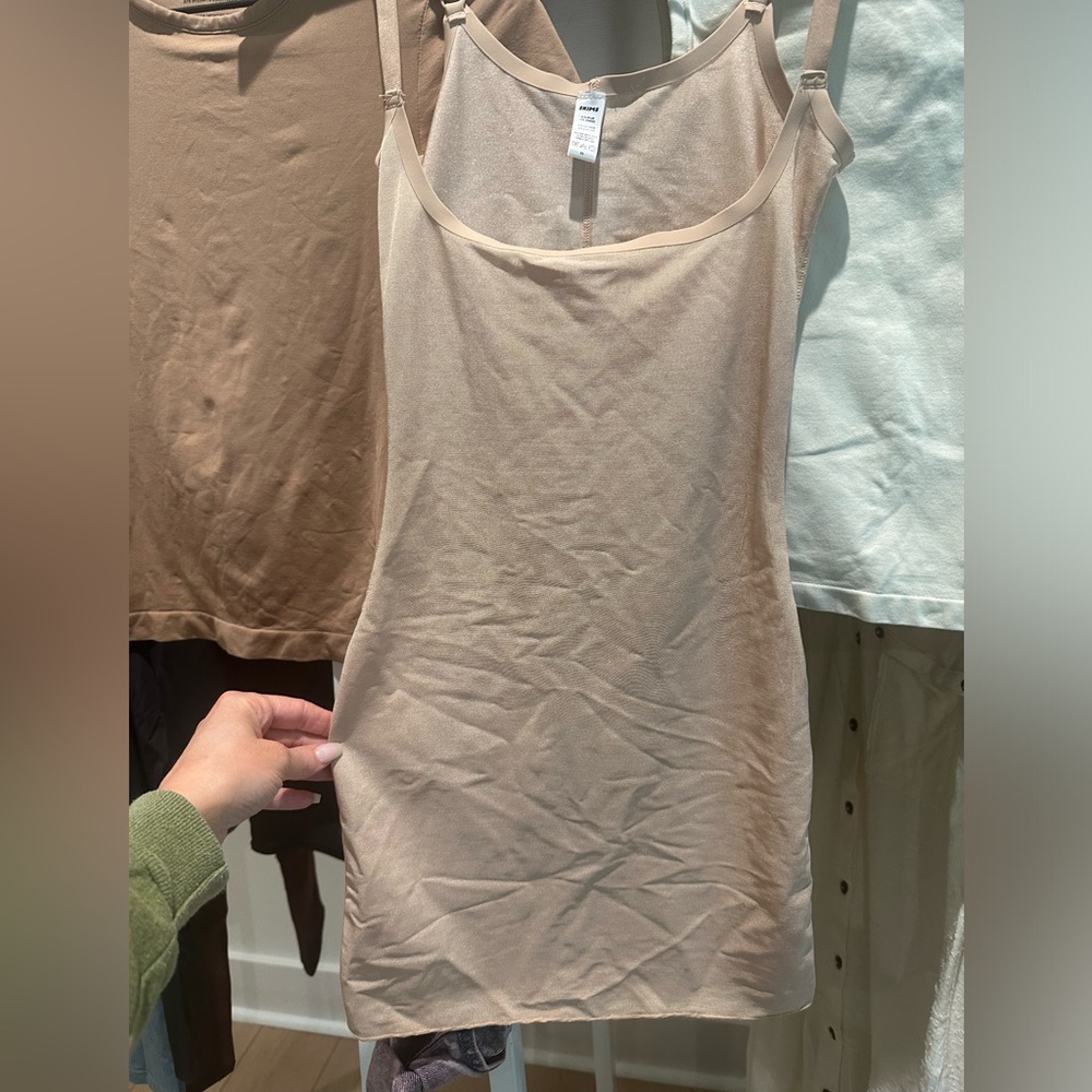 Skims XS  under garment shape wear goes under boobs